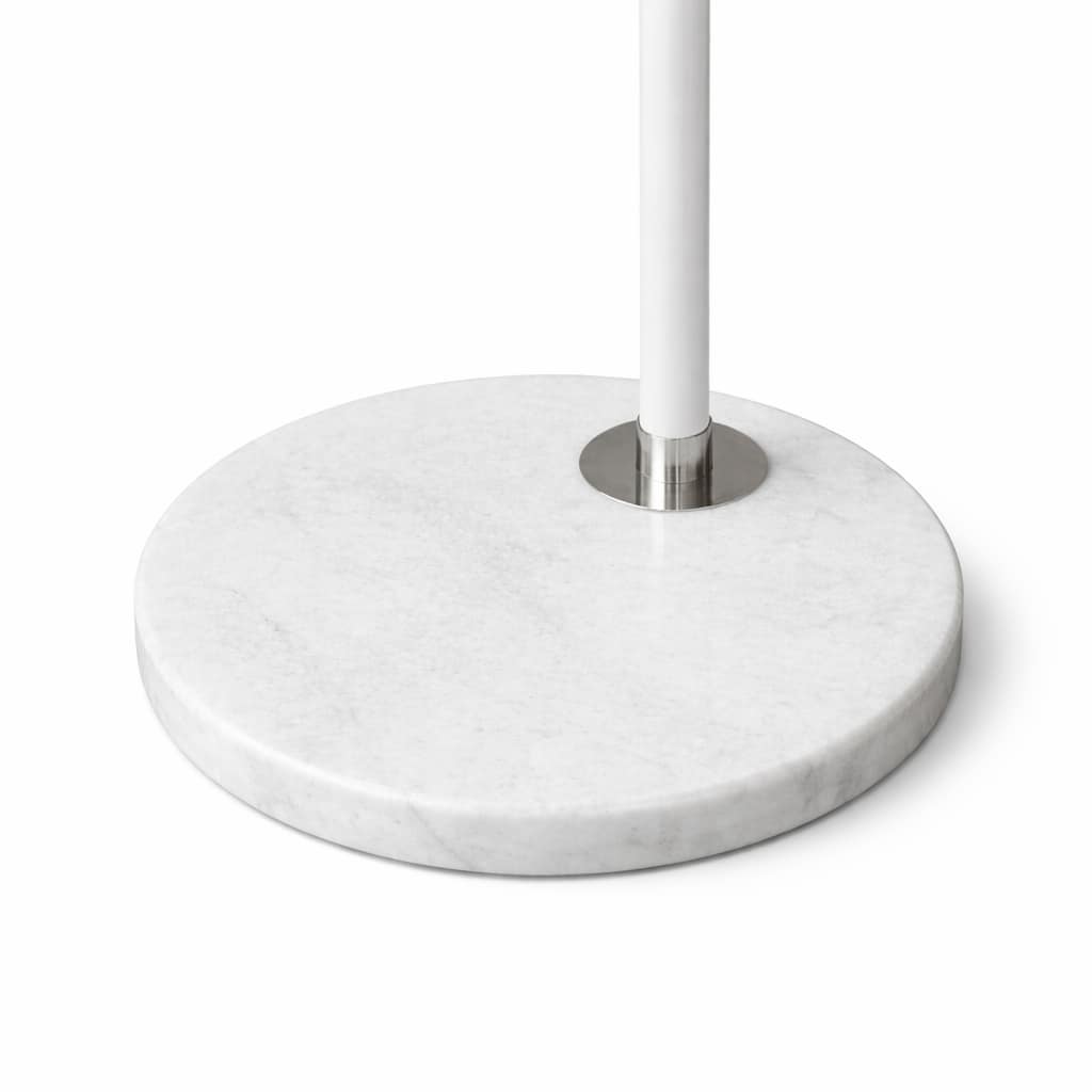 lámpara de pie arco con base de mármol fondo blanco